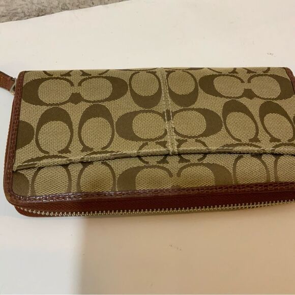 Coach signature Full Size Wallet - Picture 3 of 7